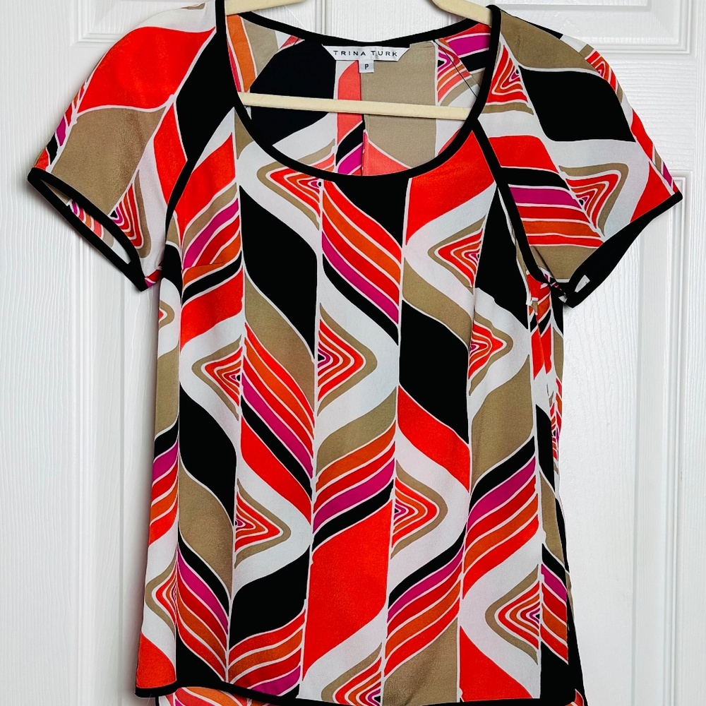 Trina Turk Mod Wave Silk Short Sleeve Blouse, Size SP, EUC